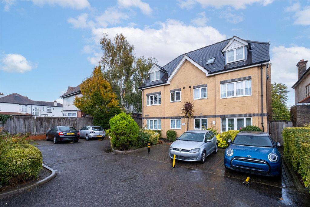 Property photo 2 of 8 Picture No. 15