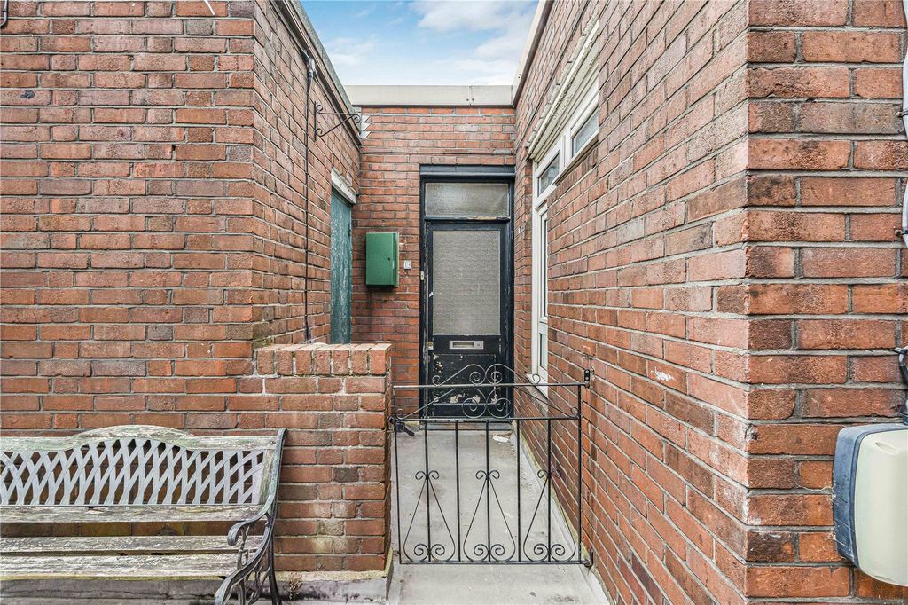 Property photo 1 of 17 Picture No. 05
