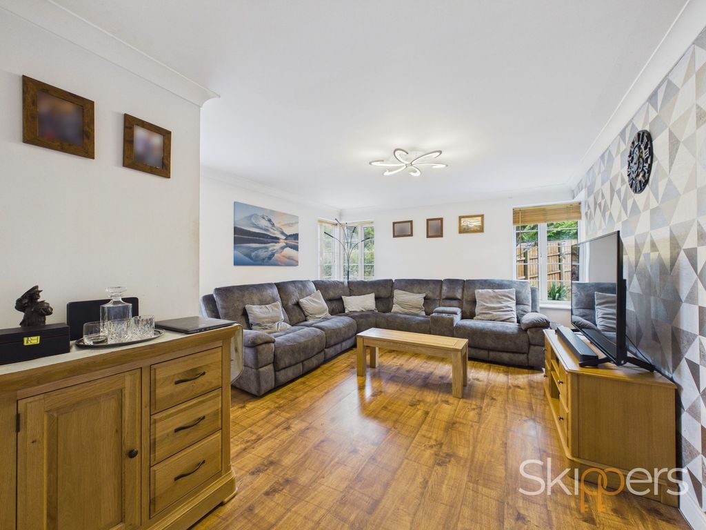 Property photo 2 of 27