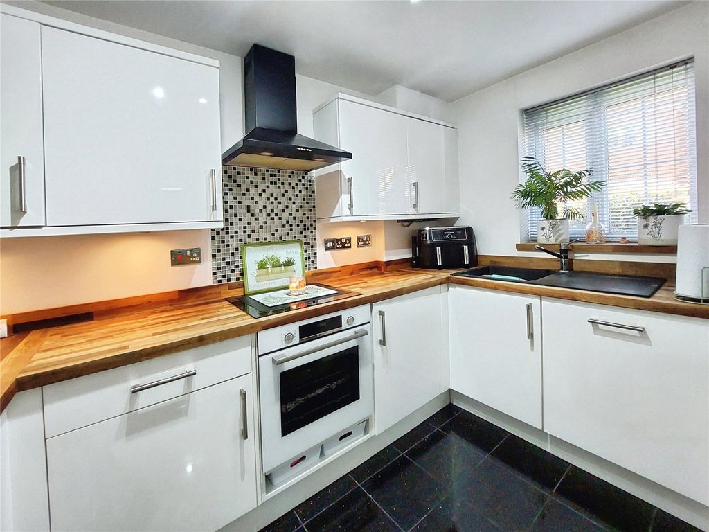 Property photo 3 of 8 Picture No. 06