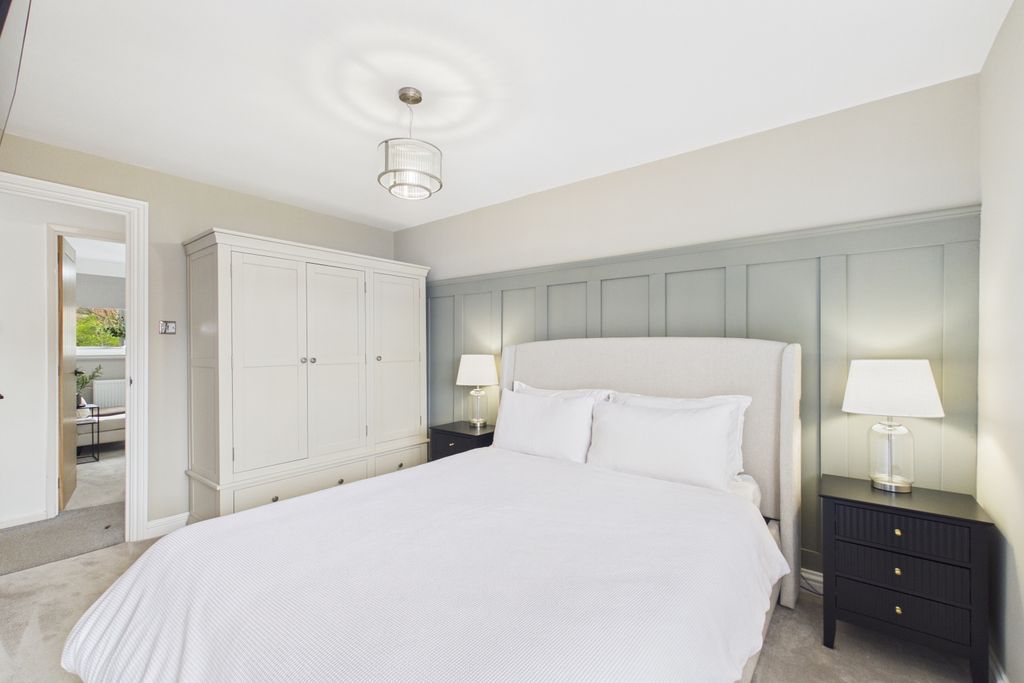 Property photo 2 of 14 Cam02279G0-Pr0064-Still002