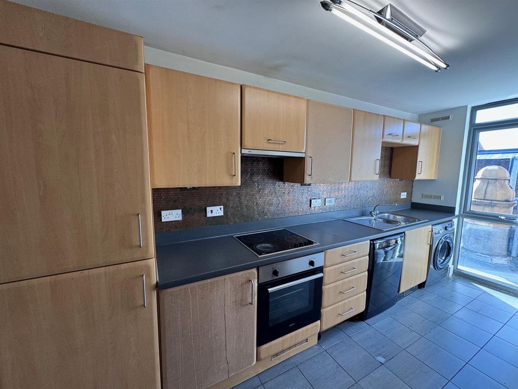 Property photo 2 of 18 Kitchen