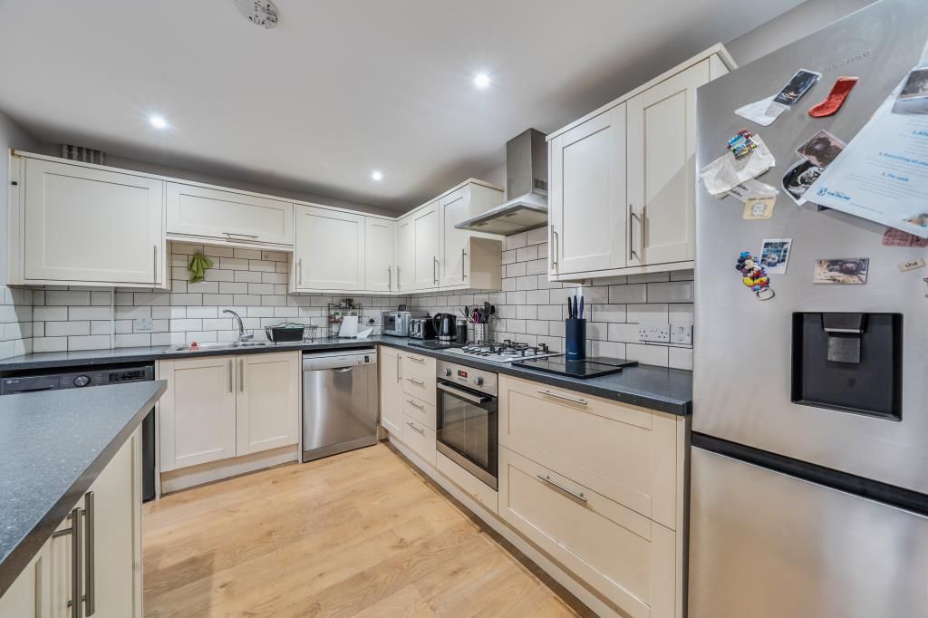 Property photo 3 of 9 Kitchen