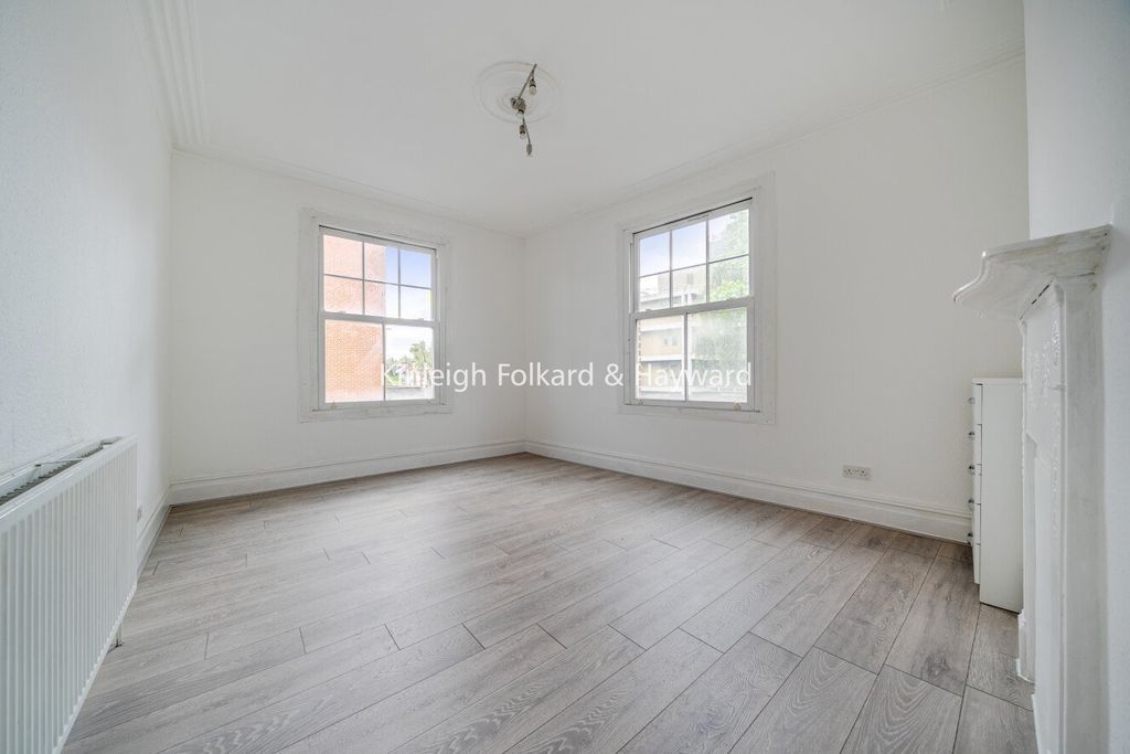 Property photo 3 of 15 Picture No. 12