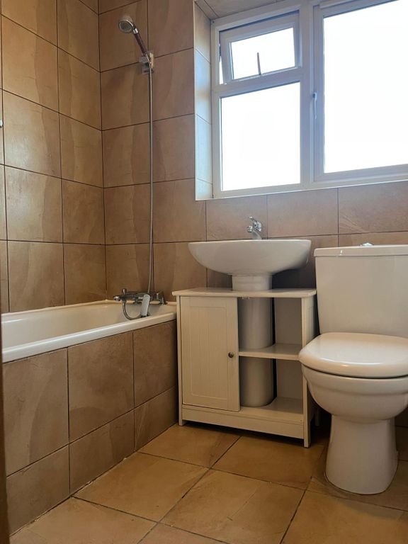 Property photo 3 of 11 Bathroom