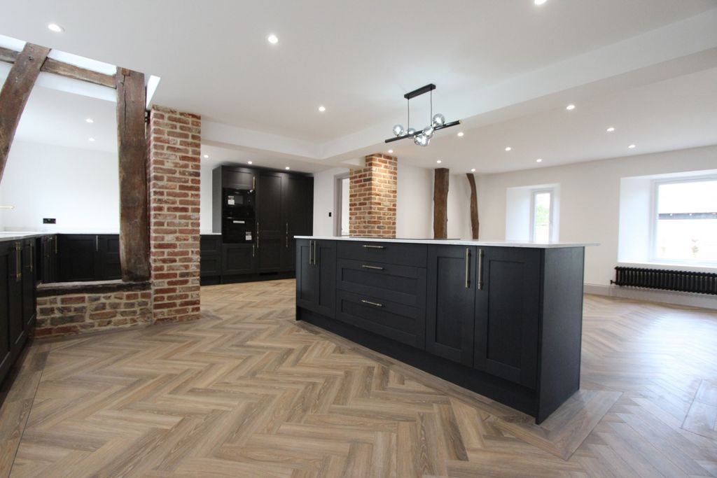 Property photo 3 of 25 Photo 16