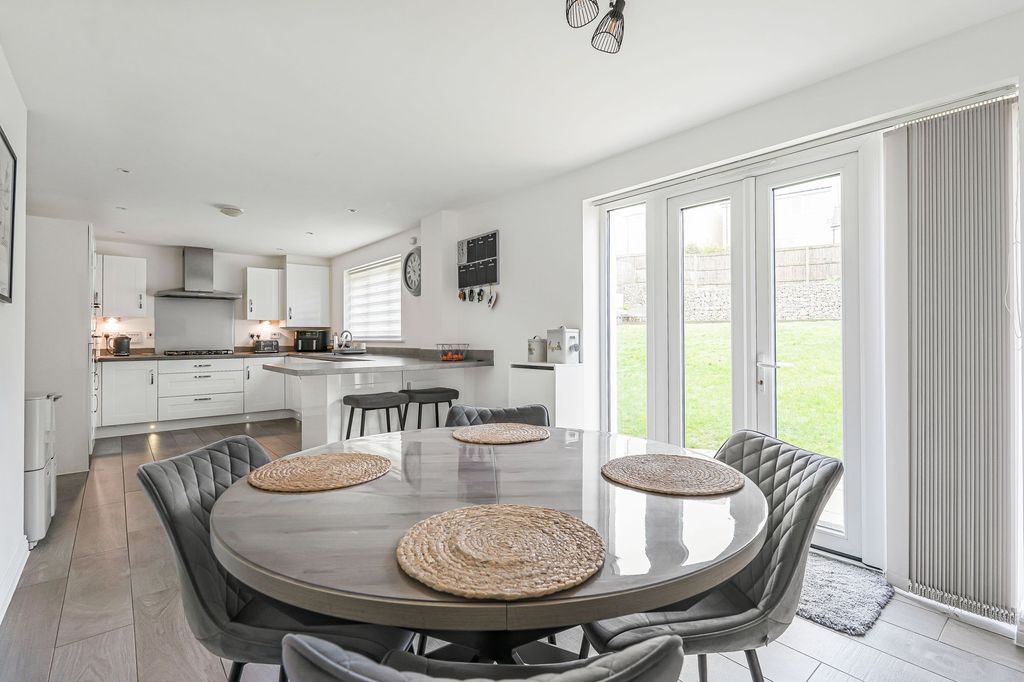 Property photo 3 of 24