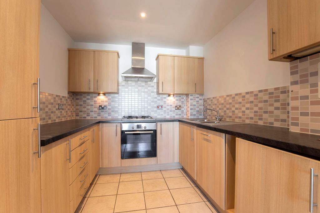 Property photo 2 of 11 28 Providence Park-06
