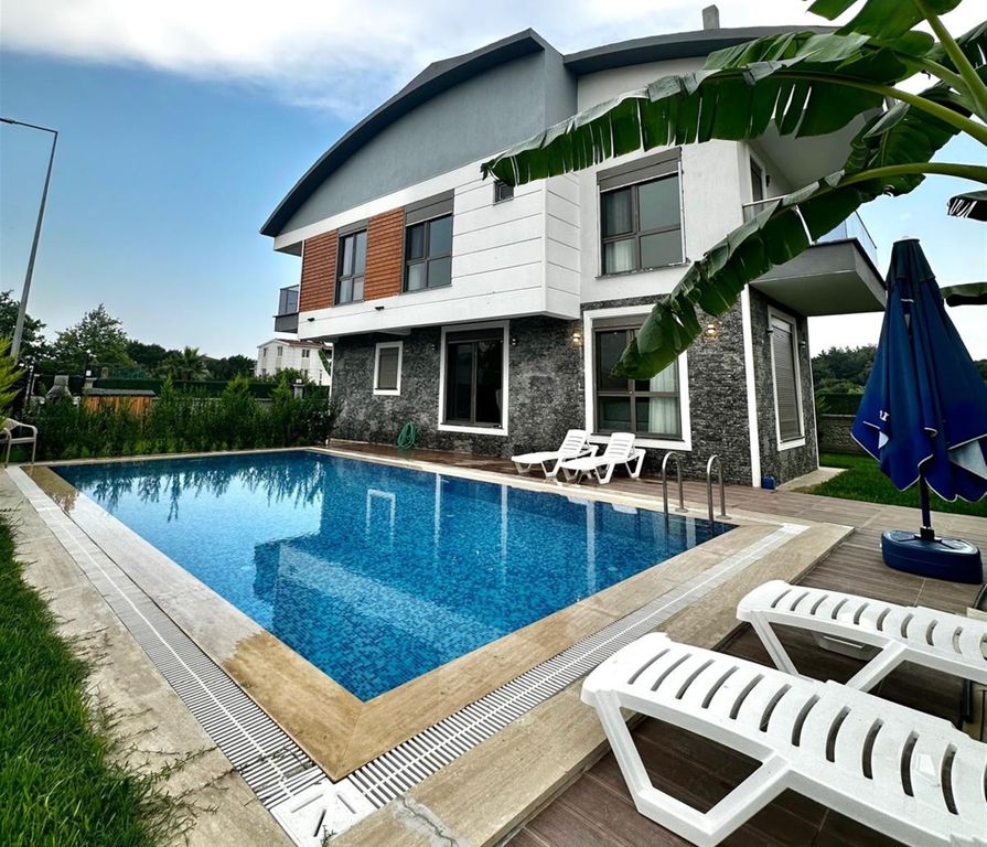 Property photo 1 of 18 Impeccable Villa With Private Facilities For Sale In Belek - Main View Of The Villa And Swimming Pool