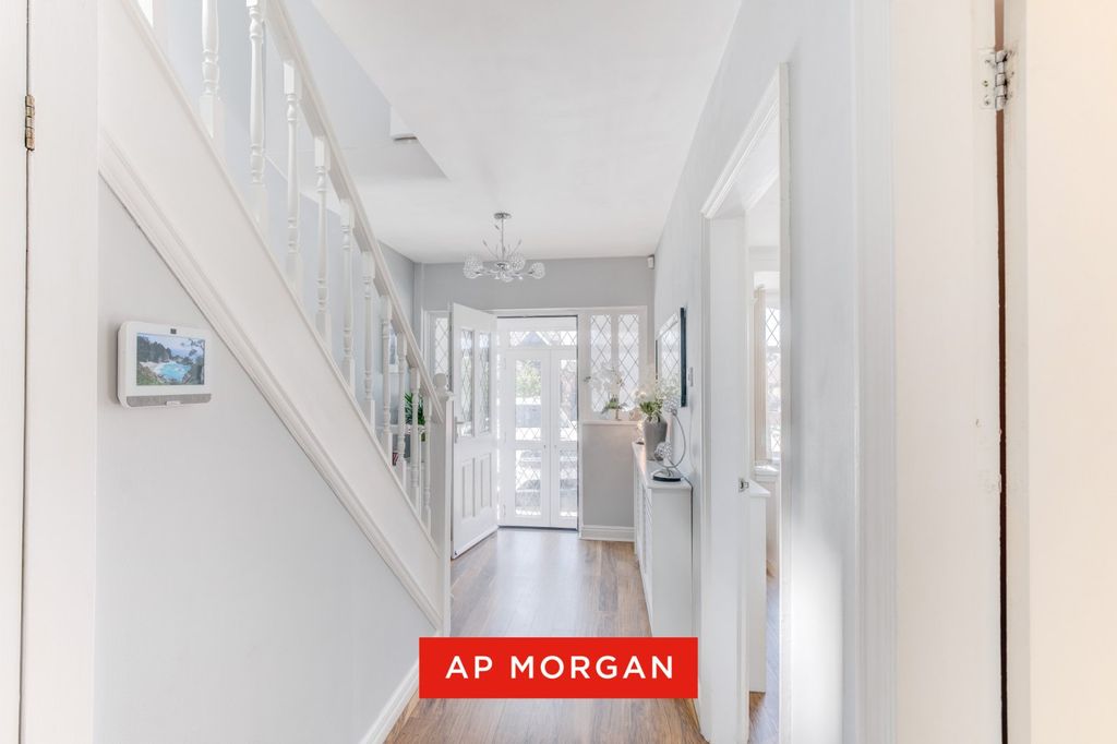 Property photo 3 of 37 Picture No. 15