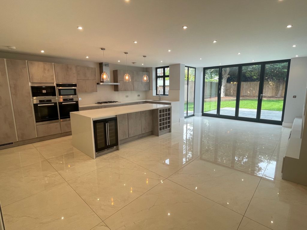 Property photo 1 of 10 Dining Area