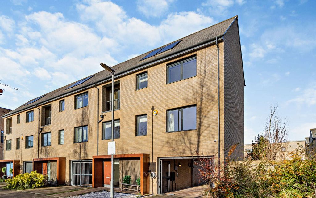 Property photo 1 of 18 Front Exterior