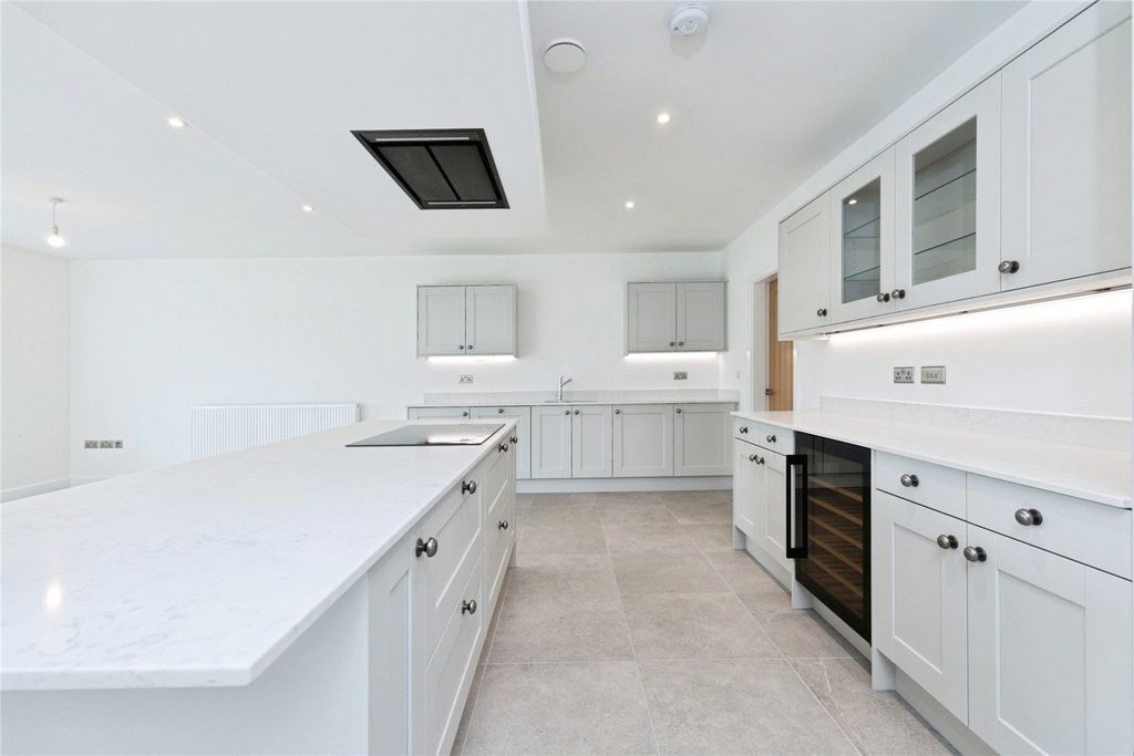 Property photo 2 of 18 Kitchen