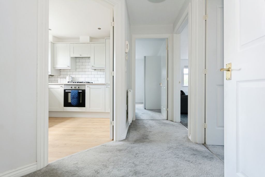 Property photo 2 of 17 Hallway