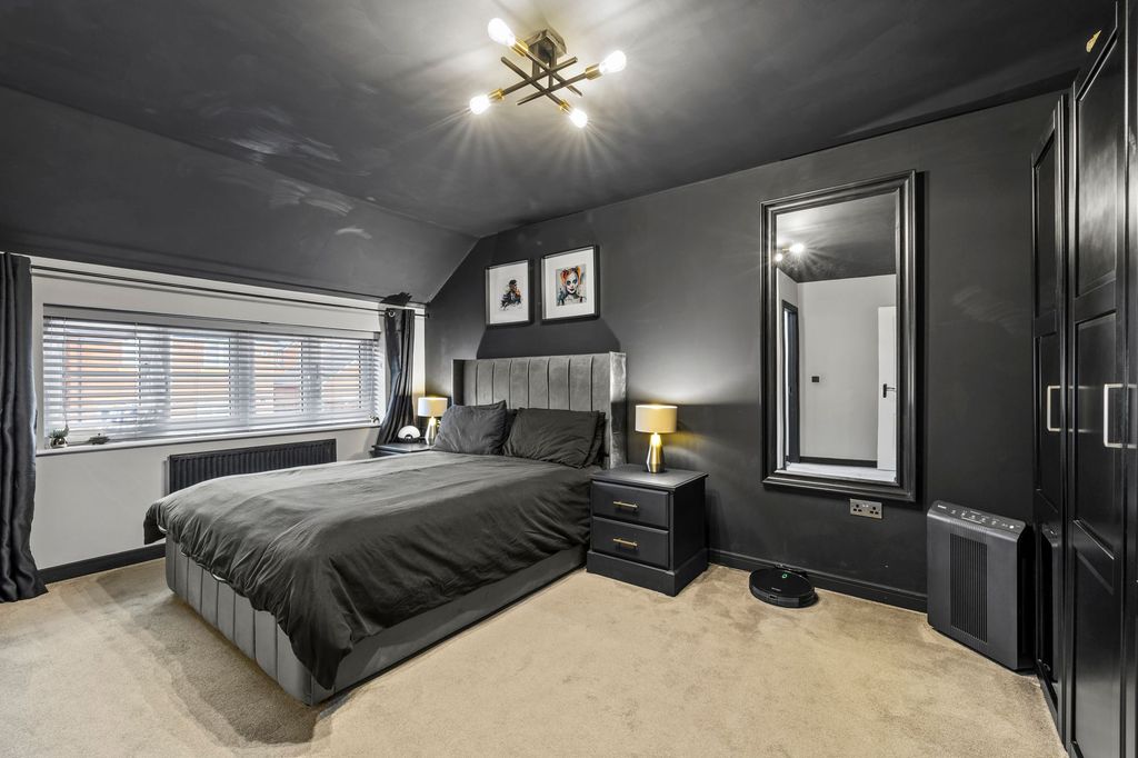 Property photo 2 of 29 Master Bedroom