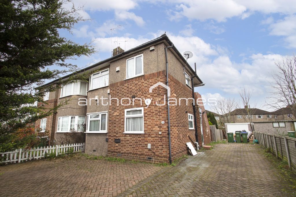 Property photo 1 of 7 Two Bedroom Ground Floor Maisonette In Bexleyheath
