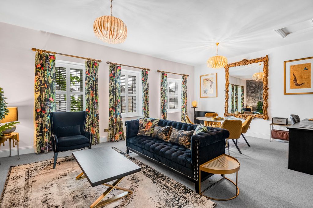 Property photo 2 of 19 Picture No. 43