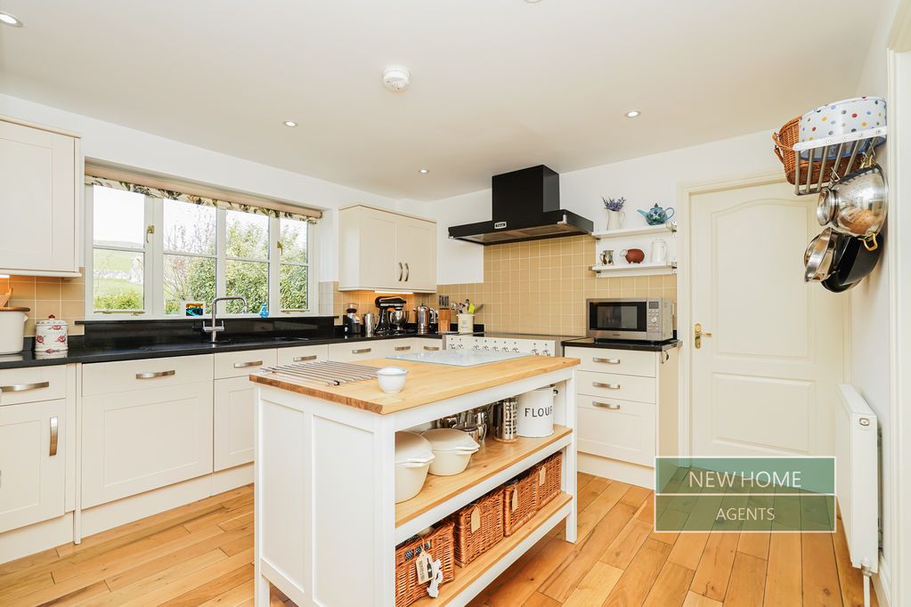 Property photo 3 of 49 Photo 25