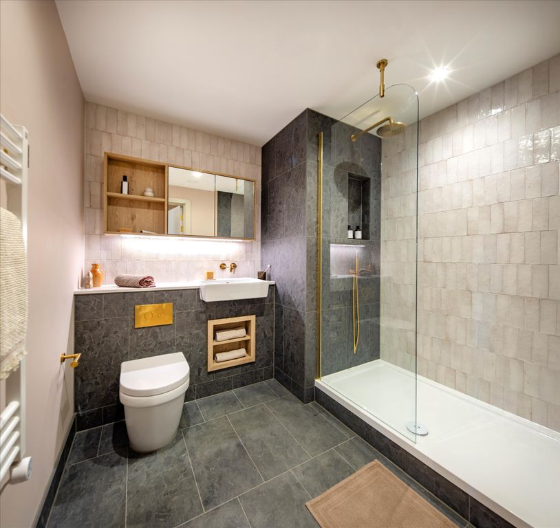 Property photo 2 of 16 Image