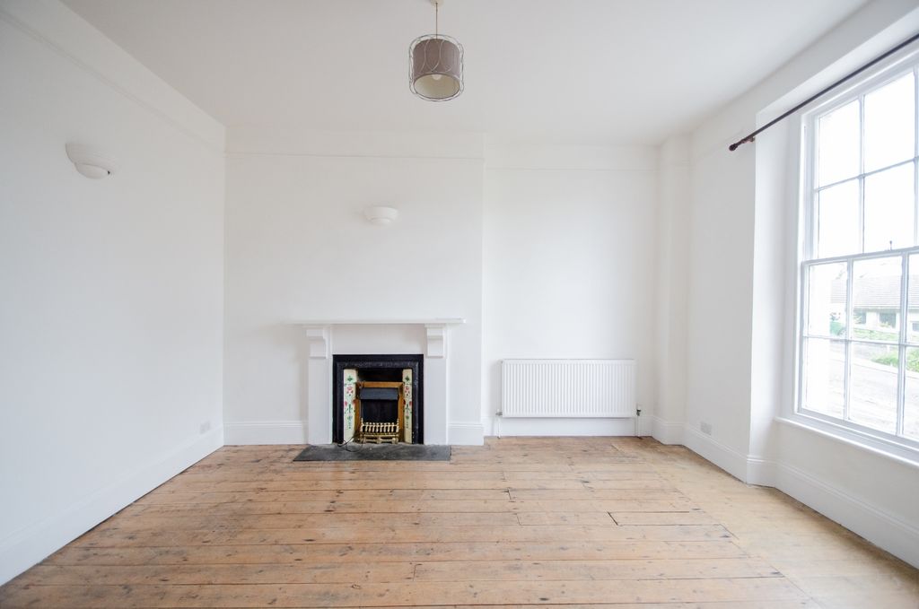 Property photo 3 of 6 Lettings Tps Bodmin 01208 74182-1