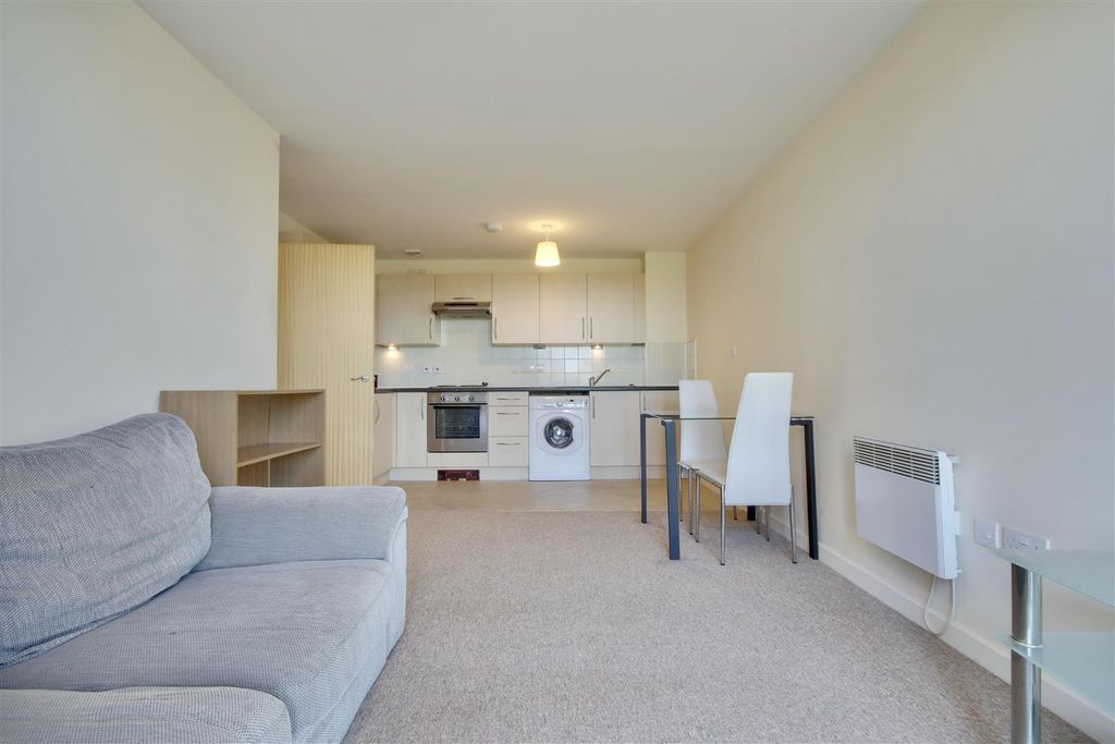 Property photo 1 of 12 F623Ebcb-7Eb8-49B3-81A6-8D252241Baa9_1_201_A.Jpeg