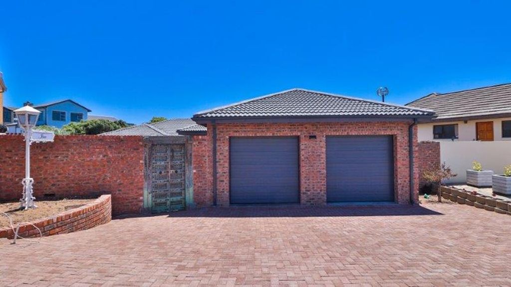 Property photo 2 of 39