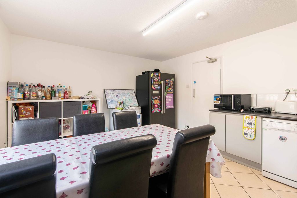 Property photo 2 of 27