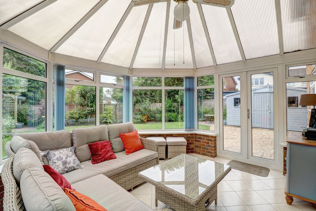 Property photo 2 of 25 Conservatory