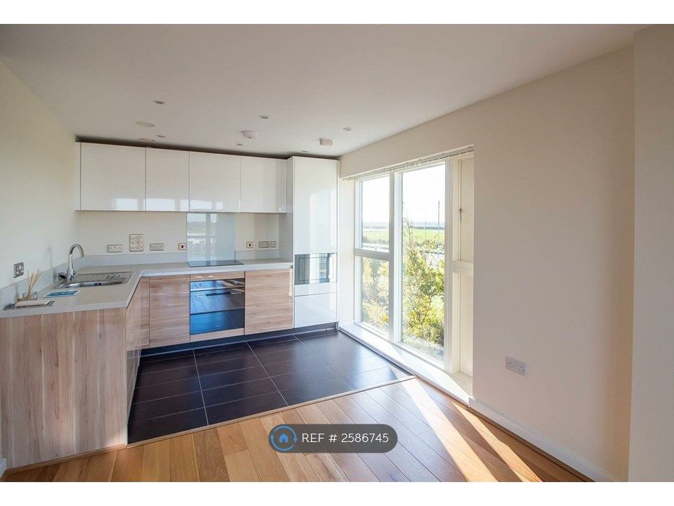 Property photo 2 of 10 Kitchen