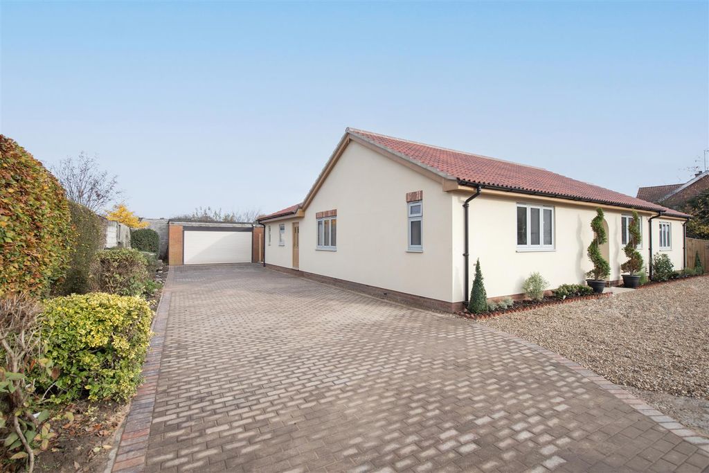 Property photo 3 of 10 Watton010.Jpeg