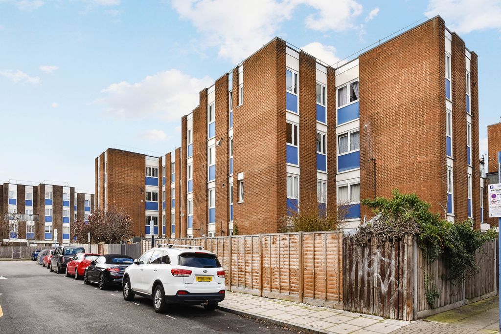 Property photo 1 of 8 26 Crane House (10)