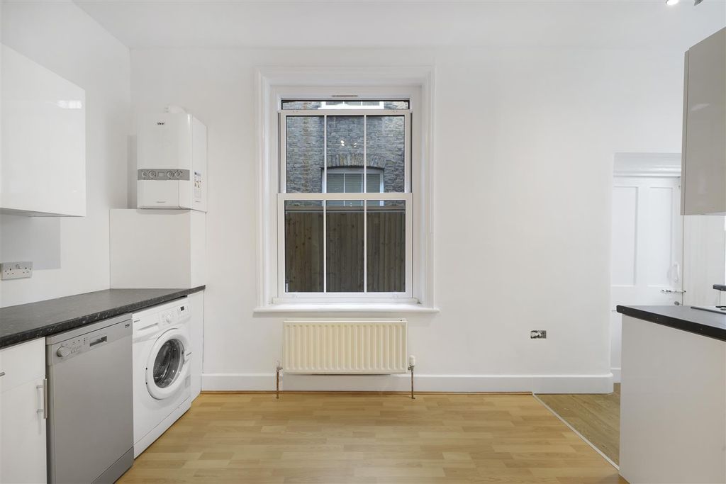 Property photo 2 of 10 Flat 209, Elmhurst Mansions - Ckhkhcs7Rawxjyl7Cgay