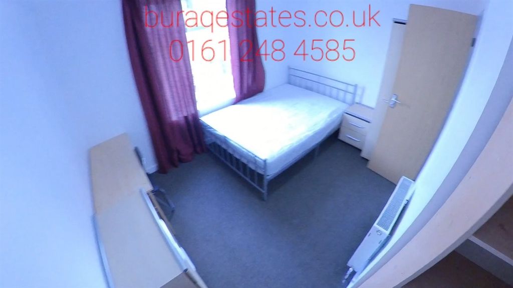 Property photo 3 of 13 A Neat And Simple Single Bedroom With A Bed, Wardr...