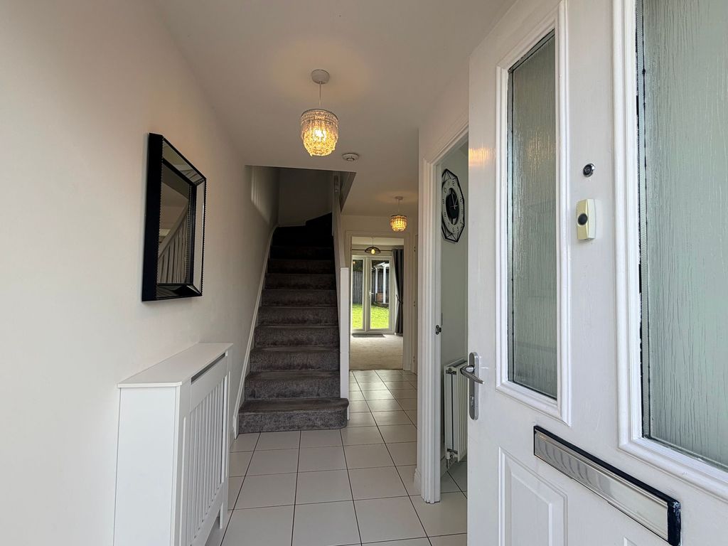 Property photo 2 of 17 Entrance Hallway