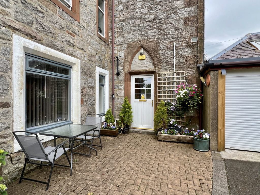 Property photo 2 of 28