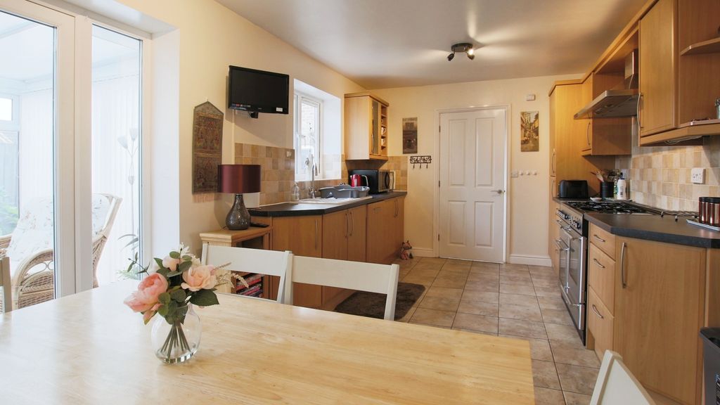 Property photo 3 of 21 3746056