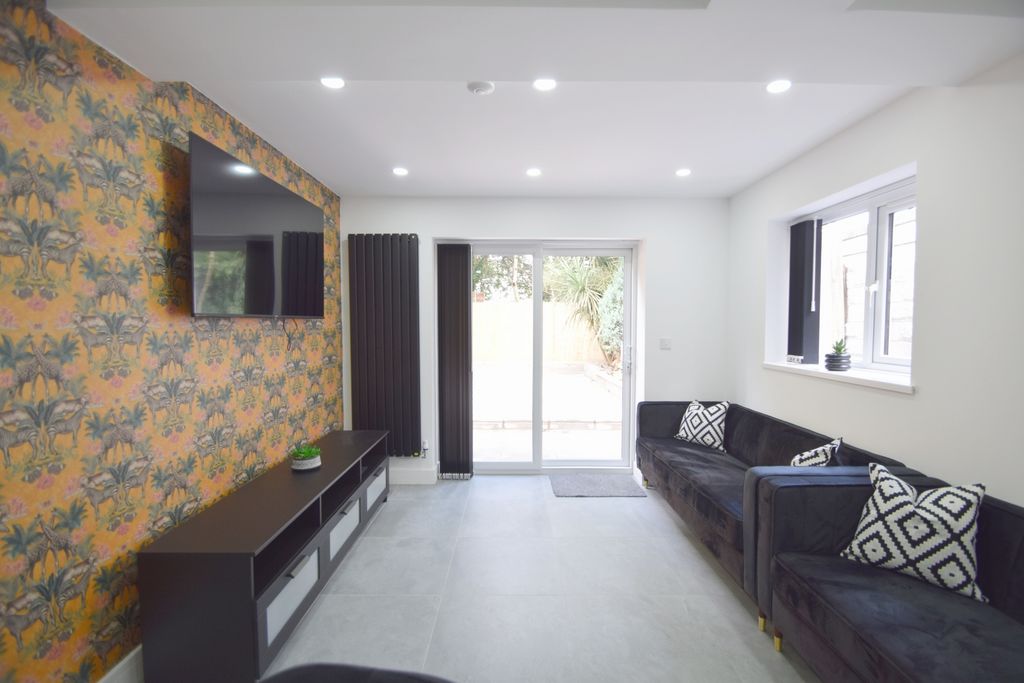 Property photo 3 of 20 Photo 4