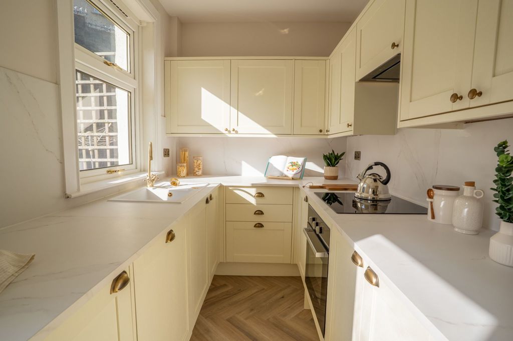 Property photo 1 of 33