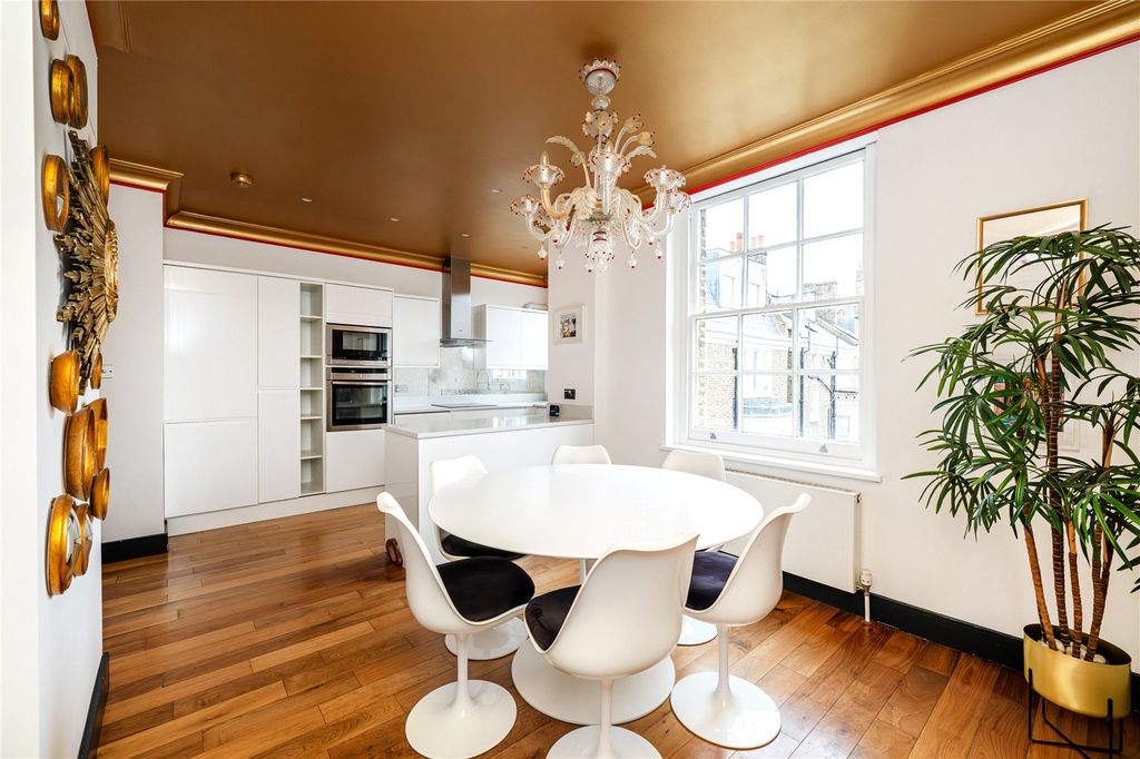 Property photo 3 of 10 Dining