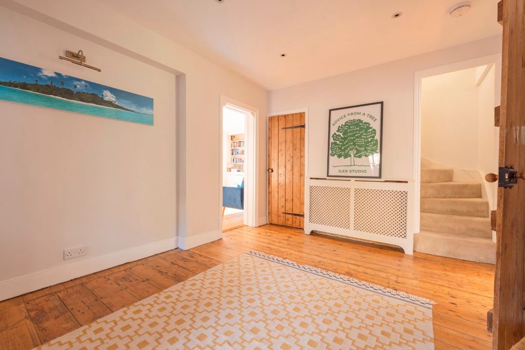 Property photo 3 of 25