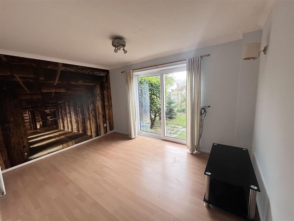 Property photo 3 of 8 Sitting Room