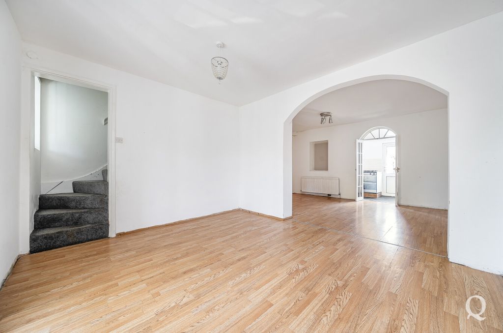 Property photo 2 of 23 c3A00Fc8-d527-497...