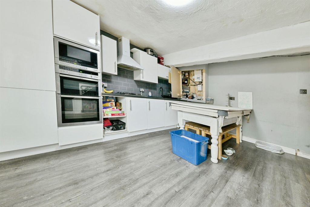 Property photo 3 of 21