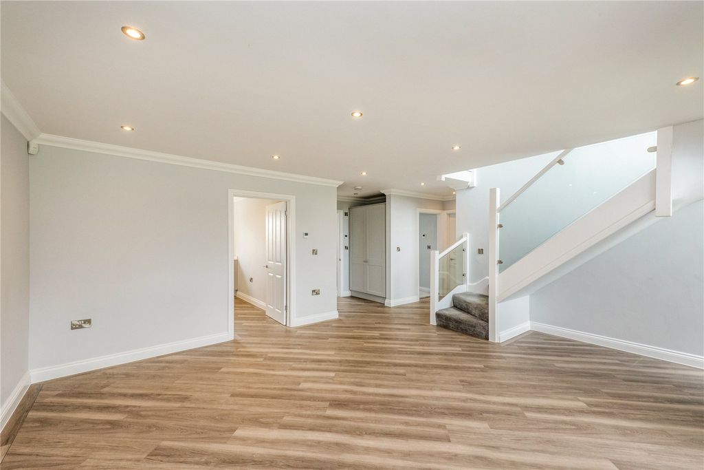 Property photo 1 of 19 Picture No. 05