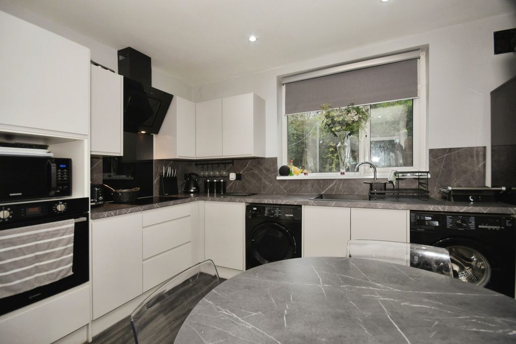 Property photo 2 of 17 Photo