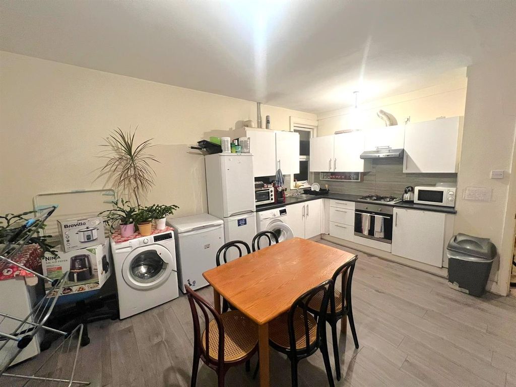 Property photo 3 of 8 Kitchen..Jpg