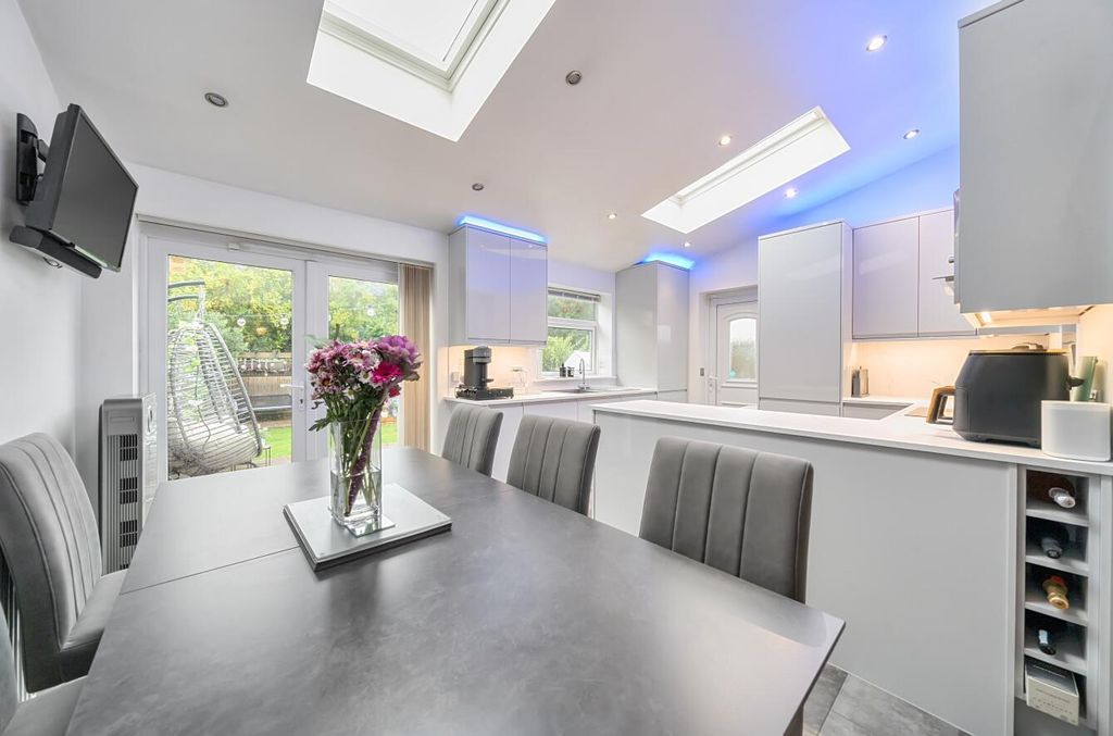 Property photo 3 of 26 1371765-7-6902175d5E385.Jpg