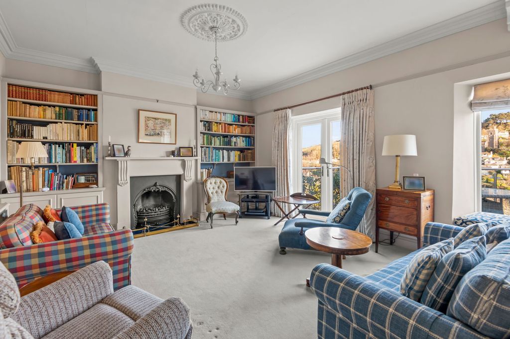 Property photo 3 of 18