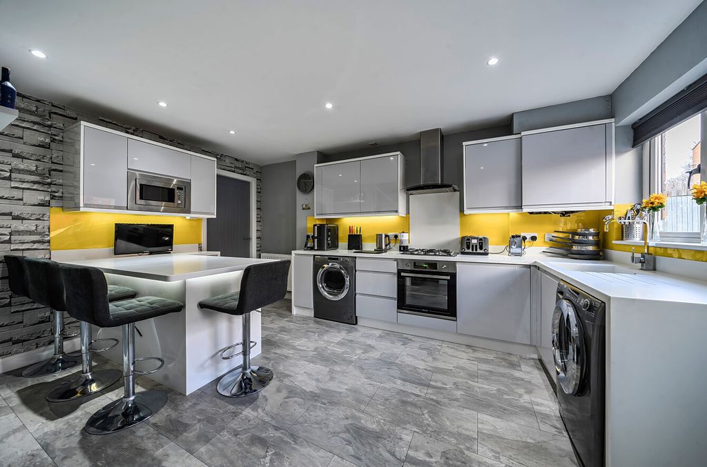 Property photo 2 of 18 1425593-5-69B447c...