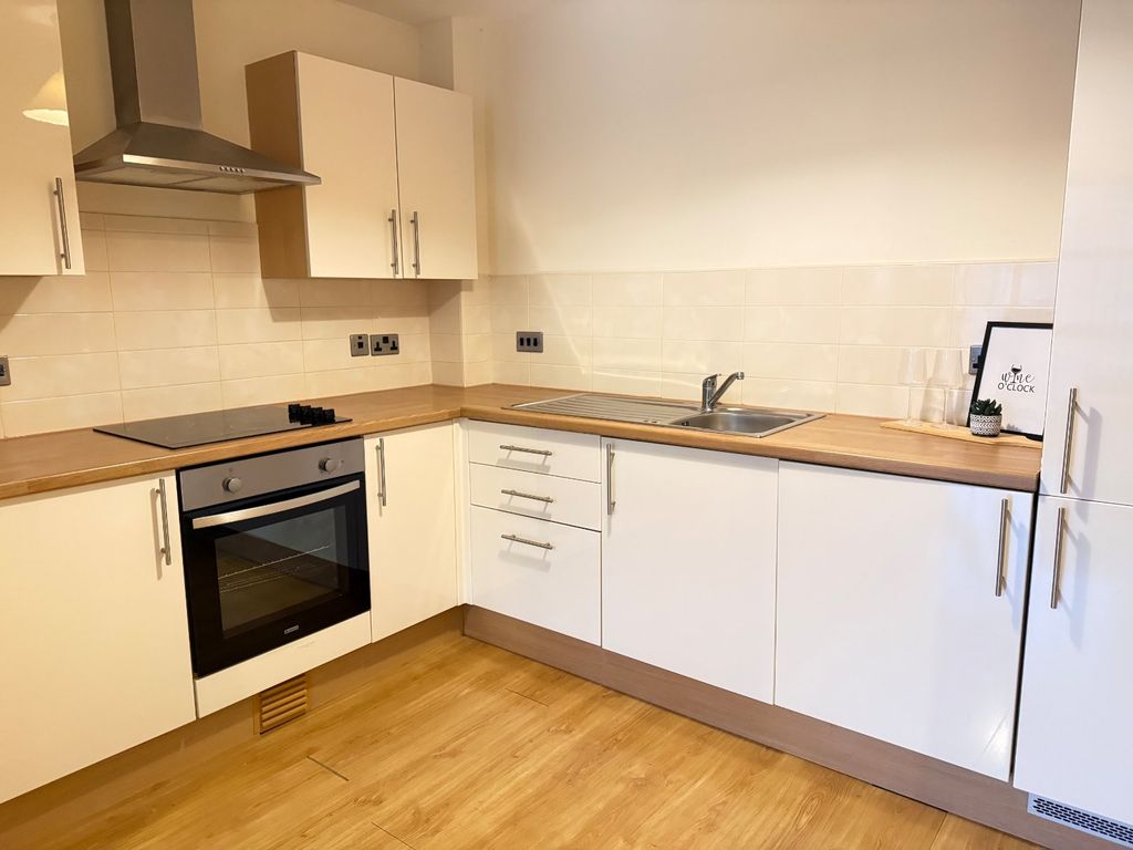 Property photo 3 of 8 Picture No. 16